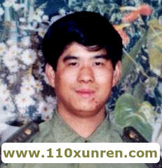 湖南胥月龙（培生）(离家出走),脸黝黑右眉间有1毫米宽疤痕左