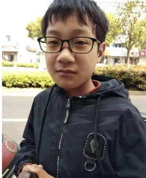 寻找：13岁男孩从镇江坐高铁到北京后失联，穿白衣黑裤，望您留意
