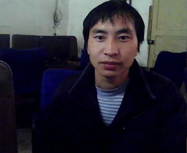 寻找冉晴,一岁时牙齿(下门牙)不小 于2009年3月15日贵州省贵阳市火车站失踪